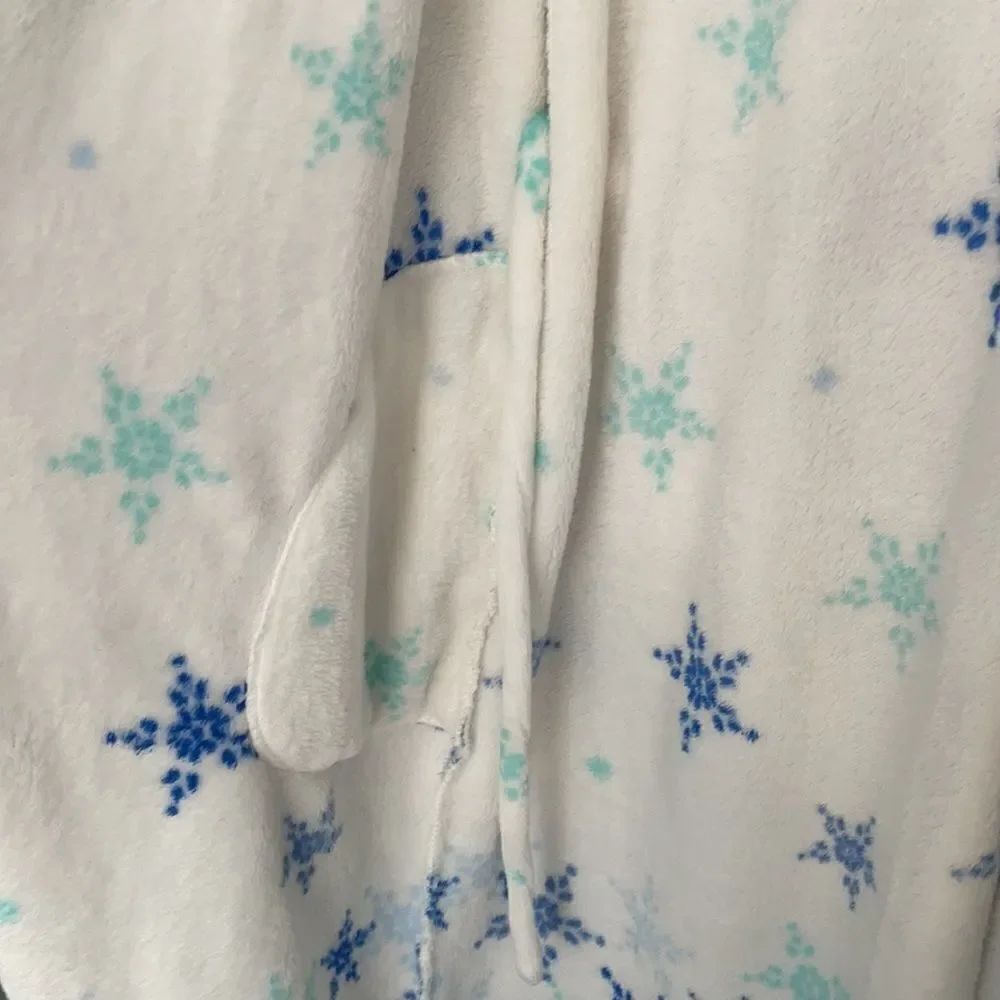 Medium Fleece Robe with Snowflakes ❄️ - Picture 3 of 4